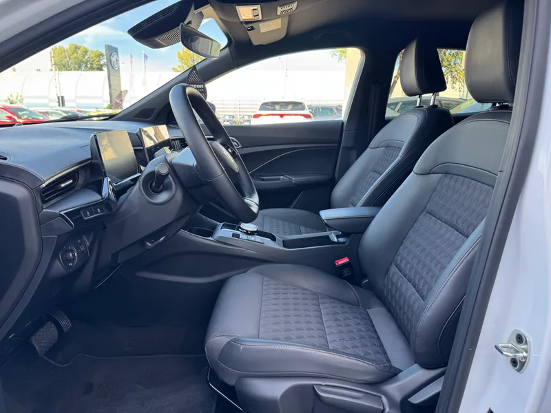 MG MG3 1.5 HEV+ Exclusive 2025 – zdjęcie 8 z 15