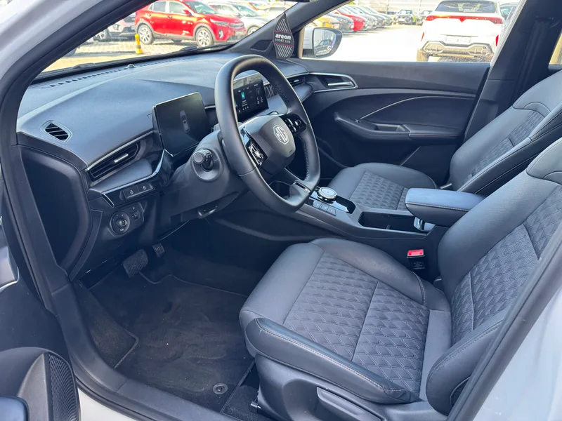 MG MG3 1.5 HEV+ Exclusive 2025 – zdjęcie 13 z 15