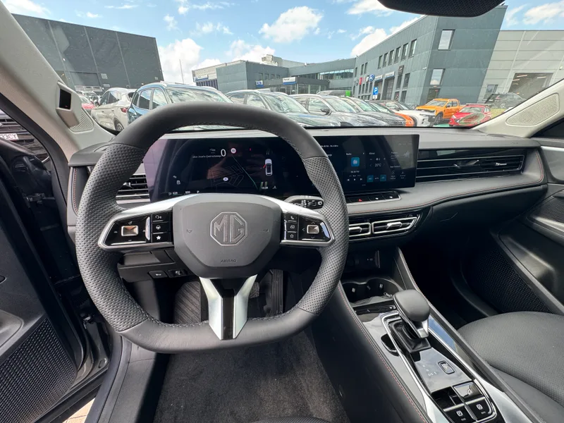 MG HS Exclusive 1.5T 170 KM 2025 – zdjęcie 12 z 15