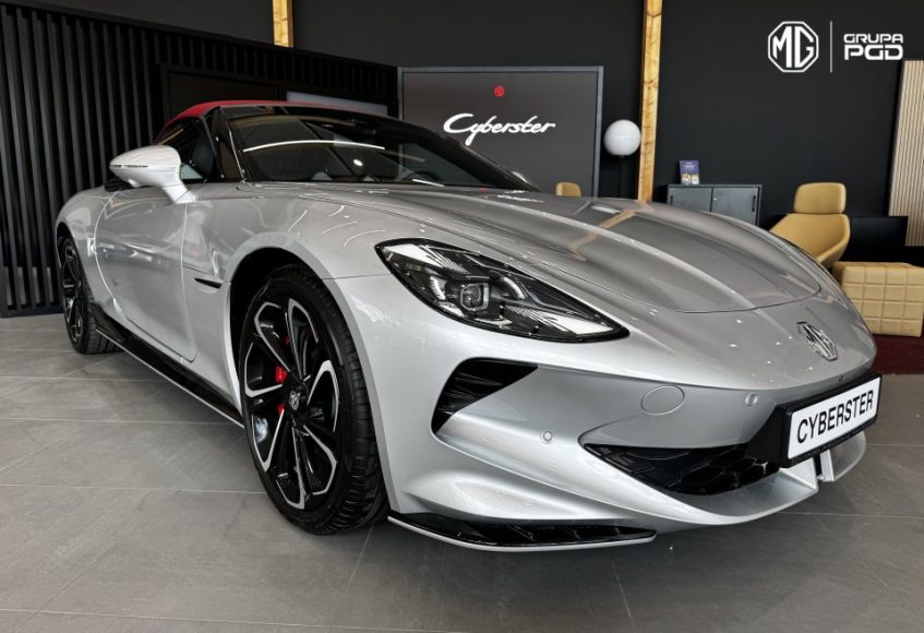 3053 mg cyberster awd 77 kwh srebrny cosmic silver mg motor pgd torunska warszawa