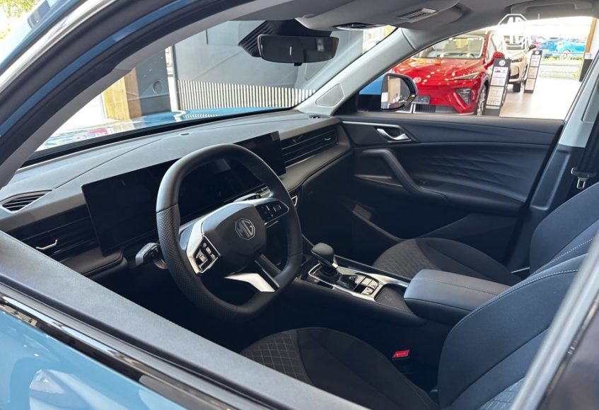 4701 mg hs hybrid hev 2025 excite wyprzedaz rocznika 1 5t automat mg motor pgd krakow