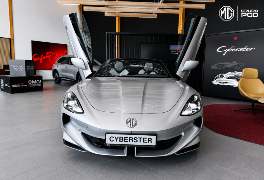 7496 mg cyberster awd 77 kwh srebrny cosmic silver mg motor pgd torunska warszawa 1