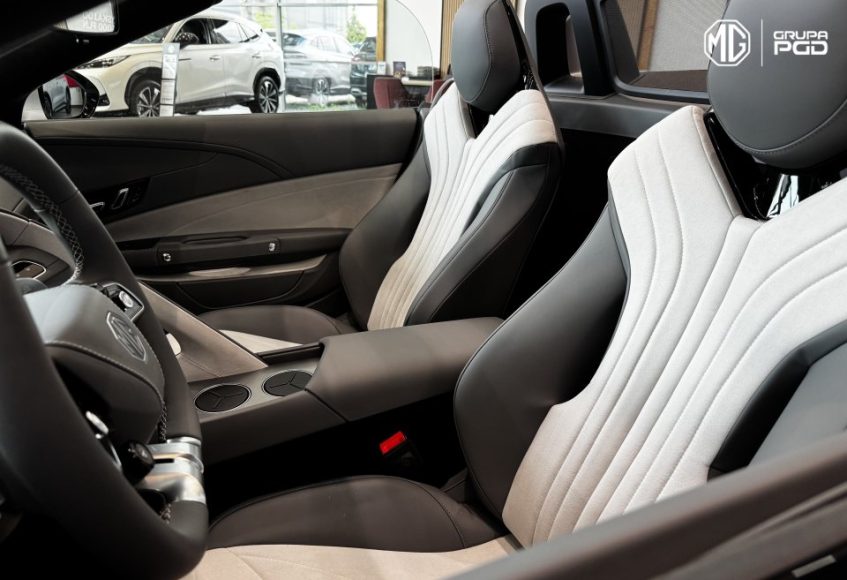 8817 mg cyberster awd 77 kwh srebrny cosmic silver mg motor pgd torunska warszawa